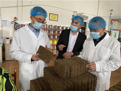 新疆市場(chǎng)監(jiān)管局赴和田地區(qū)開(kāi)展食品安全檢查，筑牢食品經(jīng)營(yíng)貿(mào)易安全防線(xiàn)